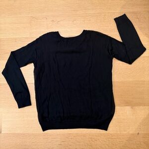 Vince Women’a Wool/Silk Black Crew Neck Top